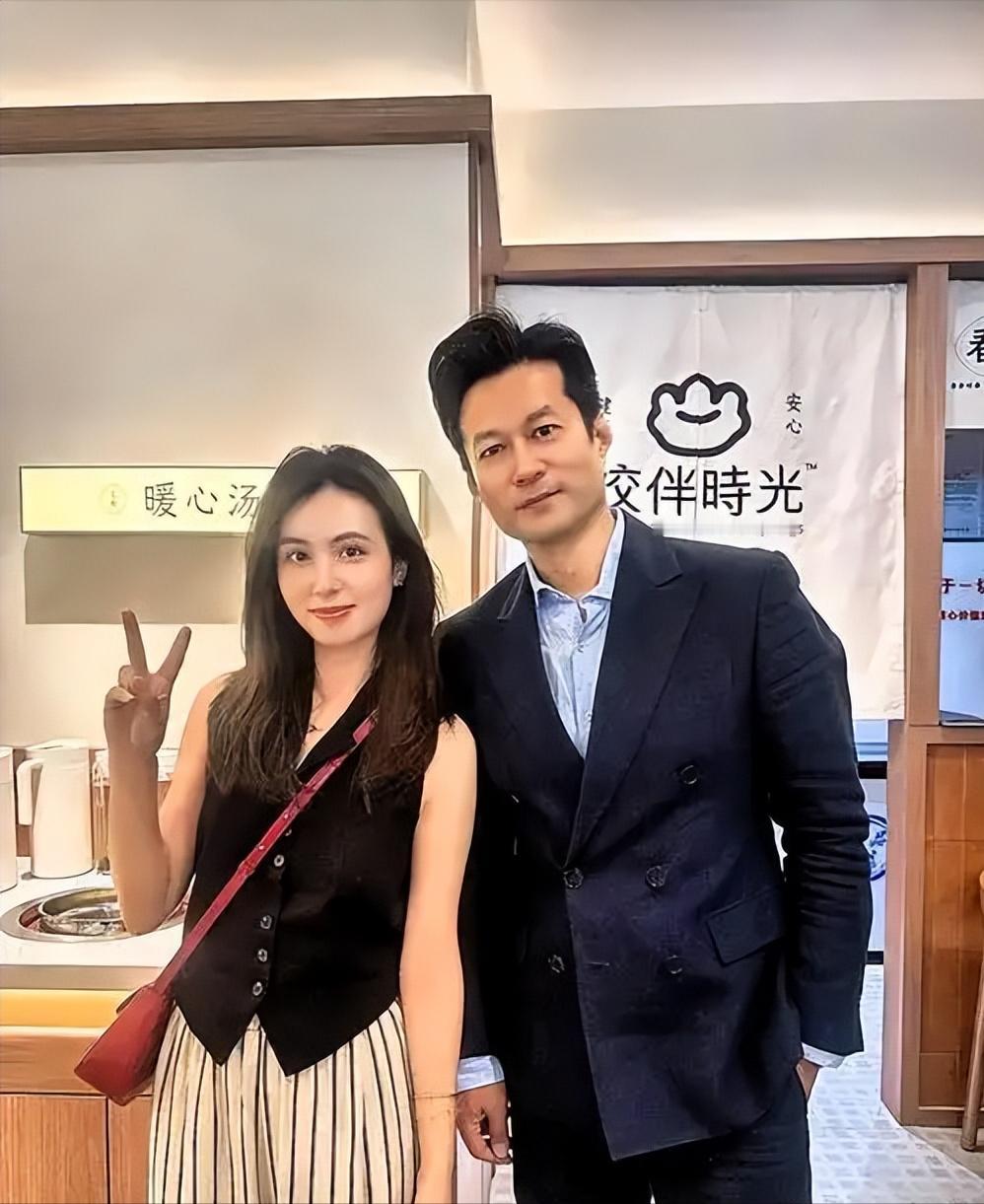 我今天才活明白一件事。那个在电视里演了一辈子霸道总裁的男人，谭凯，把北京的房子卖