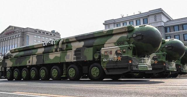 根据俄罗斯专家透露：中国核弹头数量正在疯狂增加，这个数字已经从去年的500枚涨到