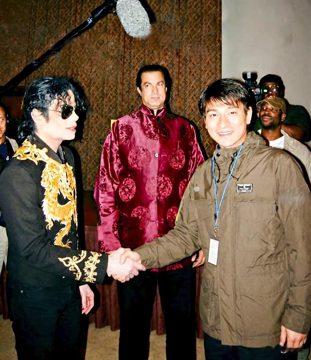 麦克尔.杰克逊和刘德华握手