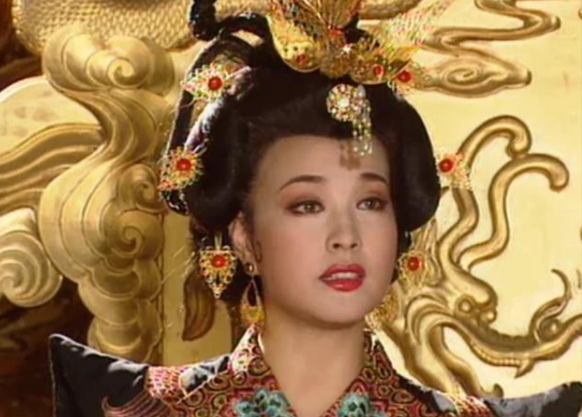 公元698年，太平公主在一个夜晚宠幸了四名男子。第二天清早，丫鬟们低着头去整理房