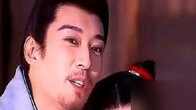 谭松韵发完那条告别博，蒋欣直接关注了，刘学义、牛骏峰、郭迦南全下场了。一个古装剧杀青，炸出这么多活人