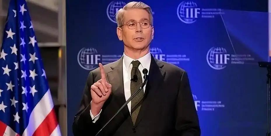 我发现，美国二把手不是副总统，也不是以前的国务卿，而是美国财长。不信看