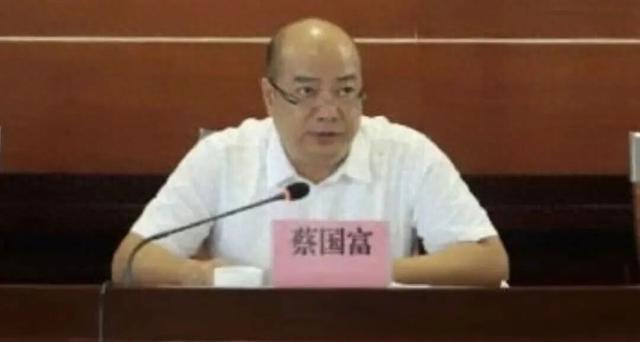 说实话，看到“廉洁佛山”13日发的那条通报时，我愣了好一会儿。通报很短，就两行字：佛山市委第四巡察组