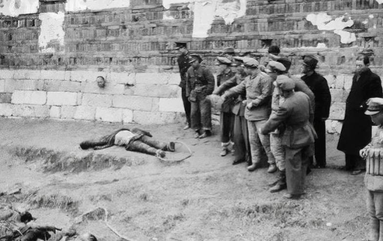 1948年，上海刑场，新四军苏浙游击纵队的全体成员。被残忍杀害后，一张罕见的留影