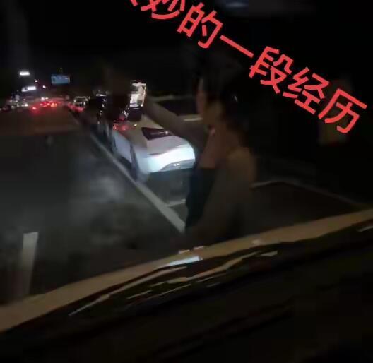 重庆这事儿真够气人的！9月7号，一个大哥开车找车位，好不容易瞅着个空的，打了转向