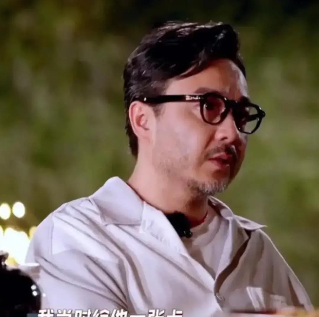 十年前汪涵帮小五一把！小五被拍到去汪涵家带着礼盒，跪地还钱汪涵说：兄弟不必如此！