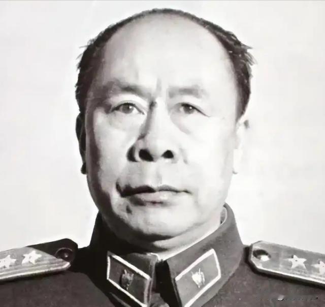 55年授衔最特殊一幕！他功盖全军自降军衔，主席怒斥：别想糊弄我55年授衔现
