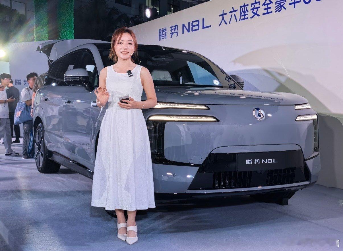 【31.98万起！腾势N8L重塑六座豪华SUV，家庭出行的全能王者来了，全家三代