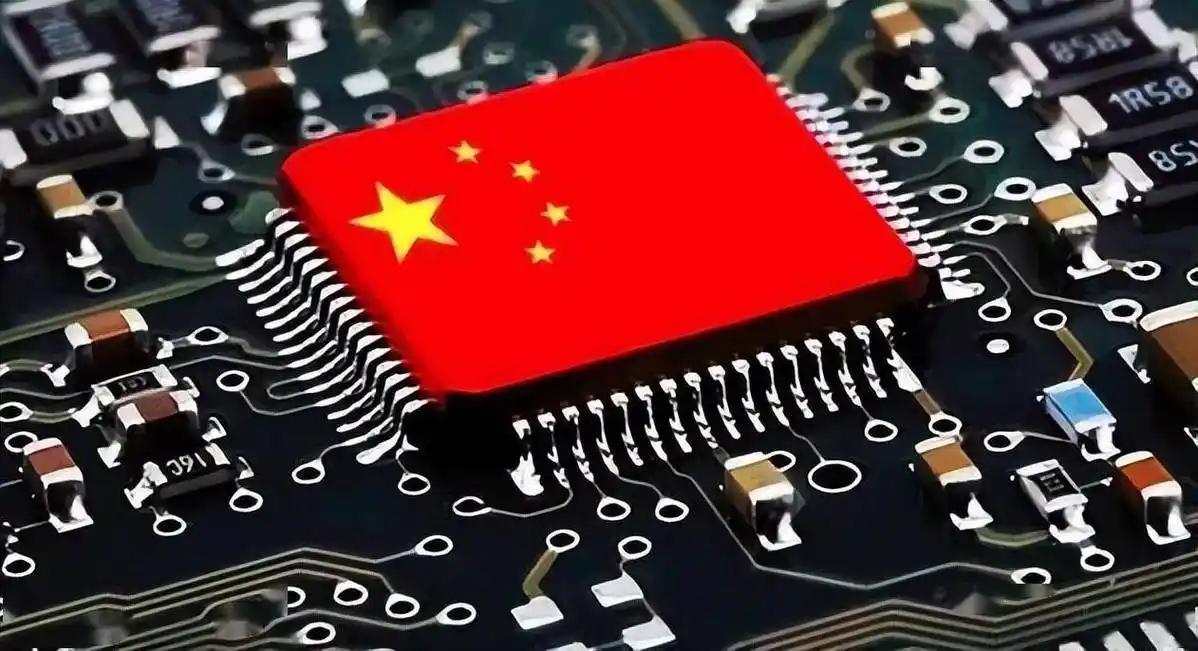 美将中国逼成芯片强国！21年中国进口了2.8万亿元人民币的芯片，超过石油的进口额