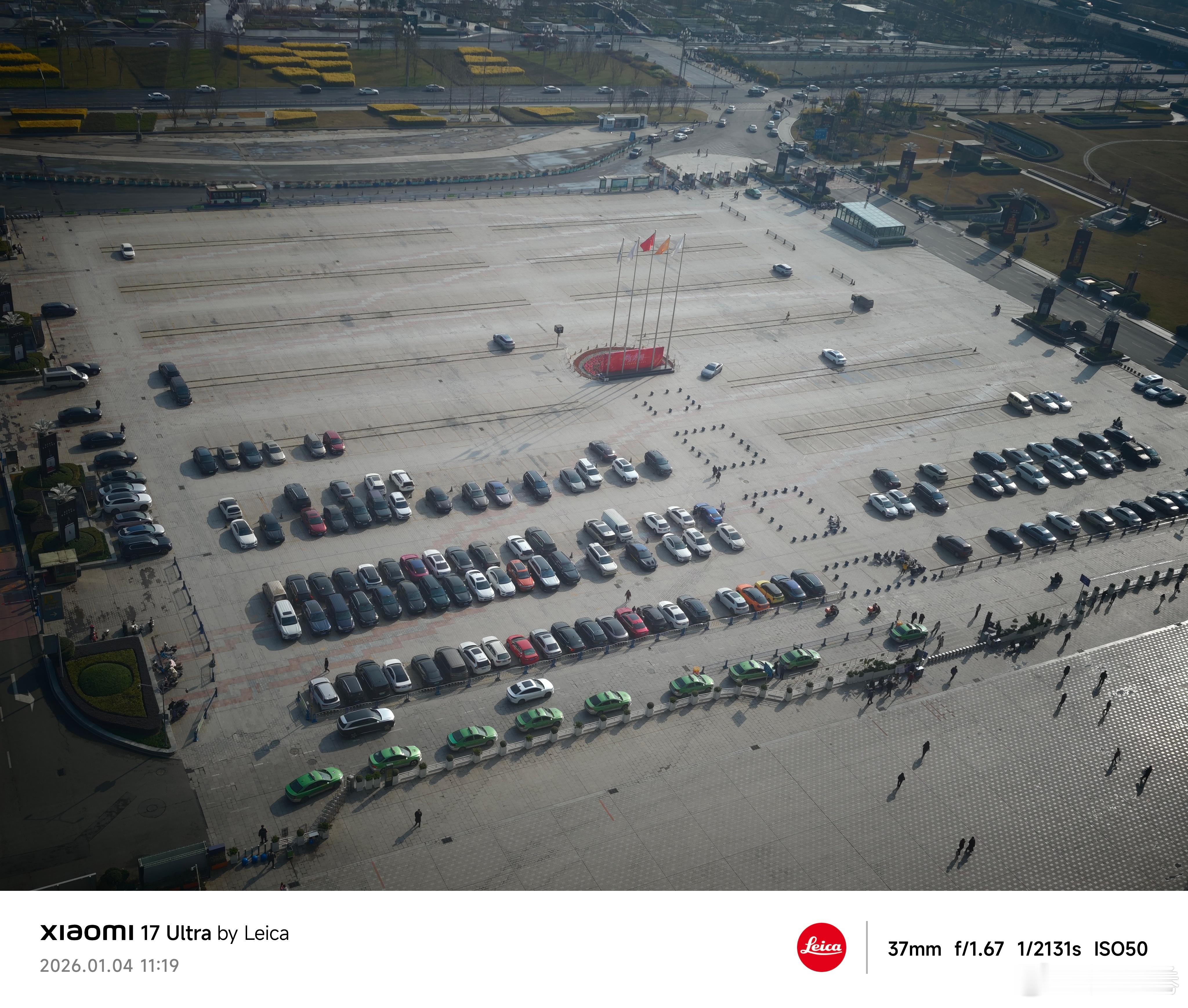 考考你们的眼力，有看到小米汽车吗？小米汽车付卷卷爱粟