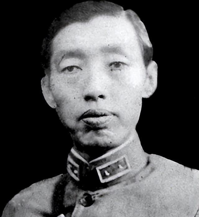 八路军旅长不当了，跑去给石友三当团长。后来石友三当汉奸，他又跑。再后来跟着孙良诚