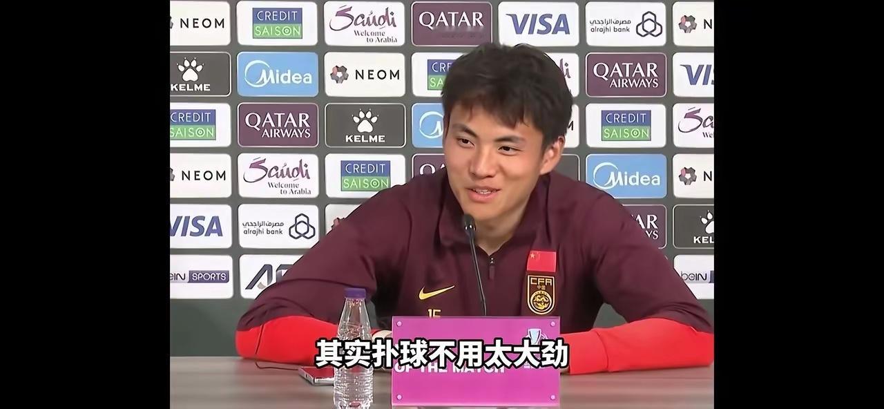 李昊：其实扑球不用太大劲，只是开大脚开不动了而已。昨晚李昊接受记者采访时，风趣幽