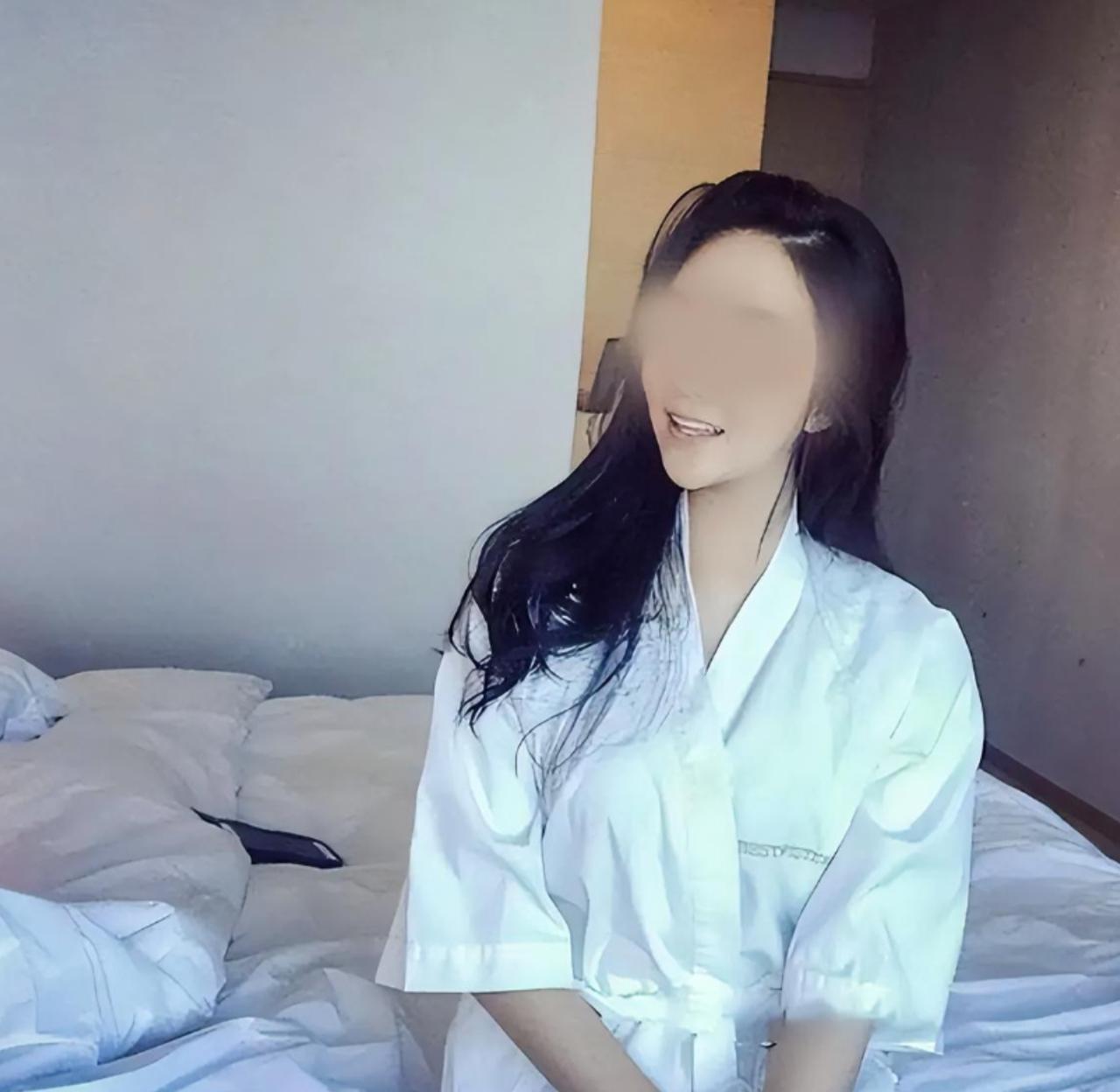 广东肇庆，一男子和前女友恋爱期间，每次发生亲密关系时，总会偷偷准备好设备录下，还
