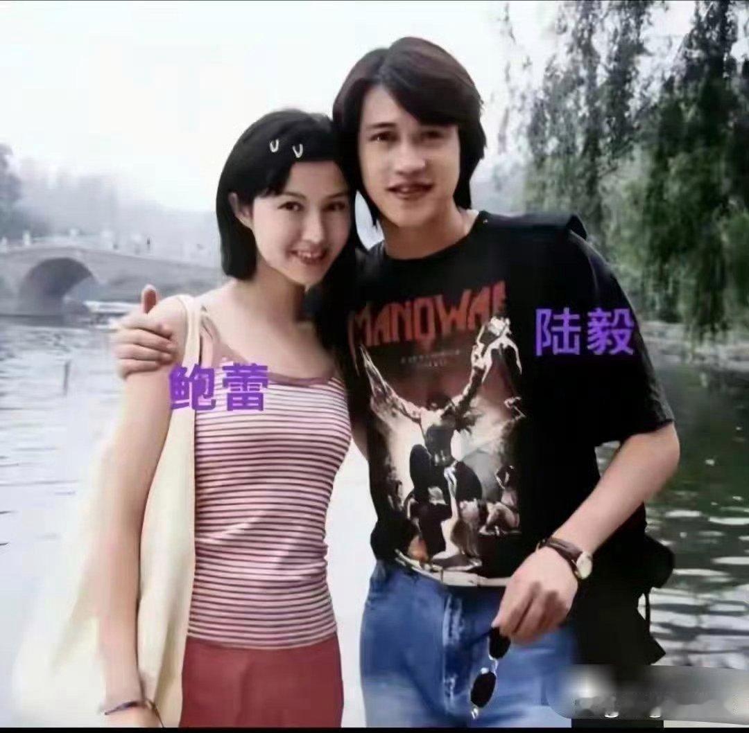 初入上戏的鲍蕾模样清纯秀美，气质温婉惹人喜爱，也难怪陆毅会倾心于她。