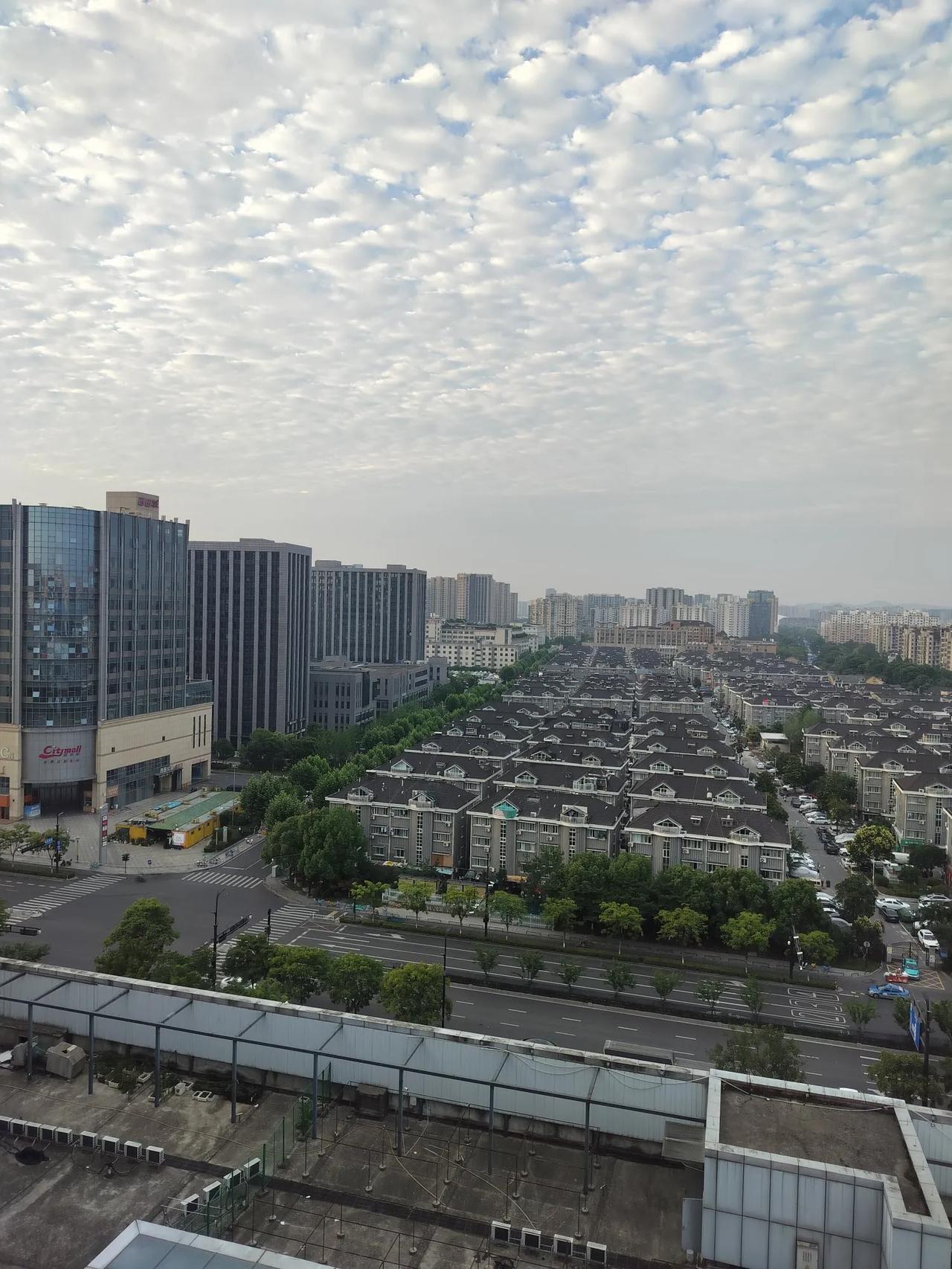 愁死我了，躺在床上辗转反侧，啥时候能回农村的家？生长在田地里的我，回农村已是奢望