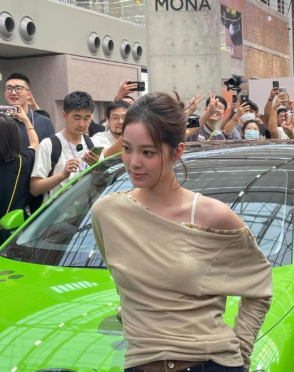 果然还是大城市机会多！欧阳娜娜线下美哭?