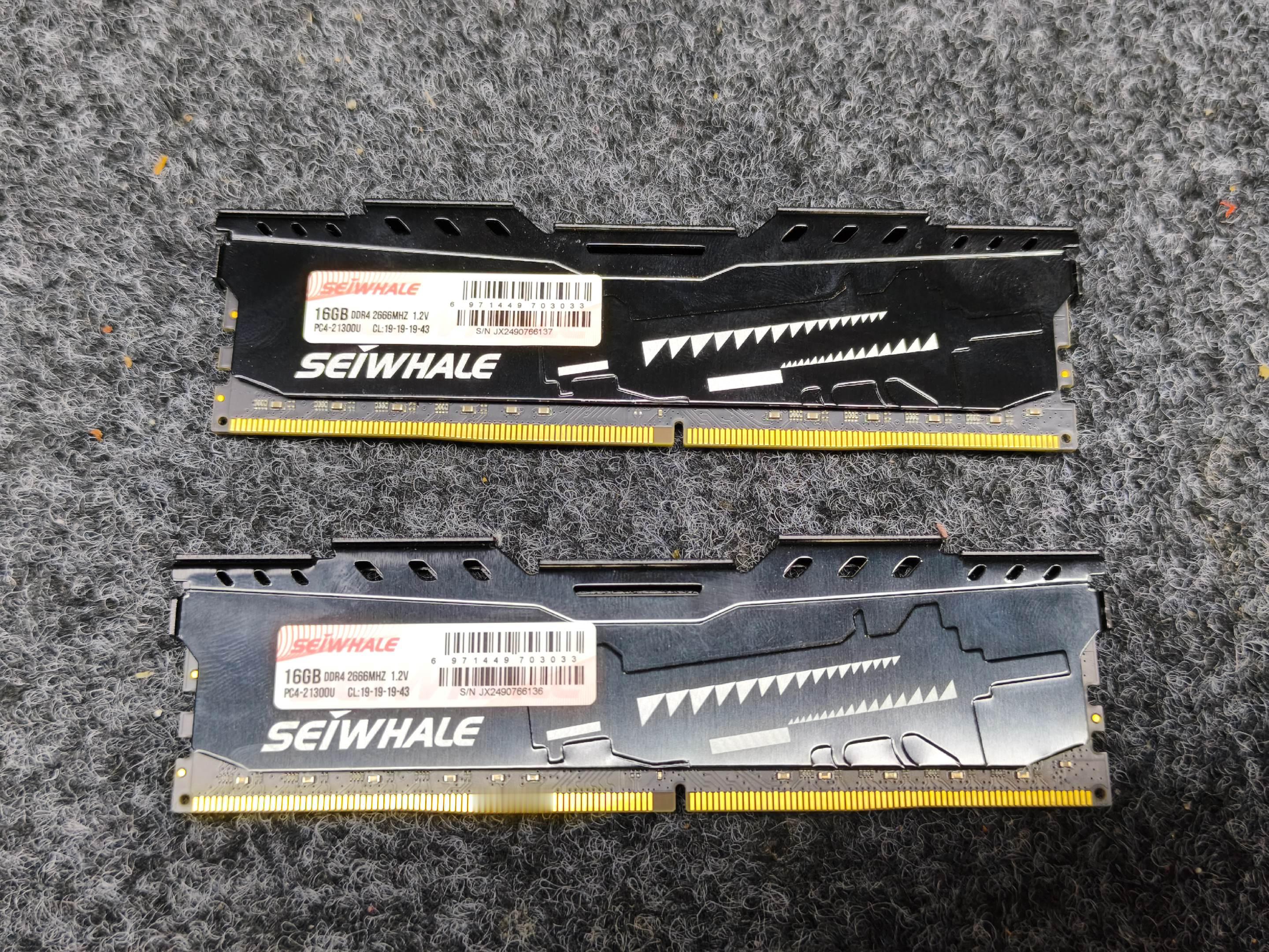 刚刚收的32G内存条，两根16GDDR4，2666MHZ*2。新的很，带购买记录