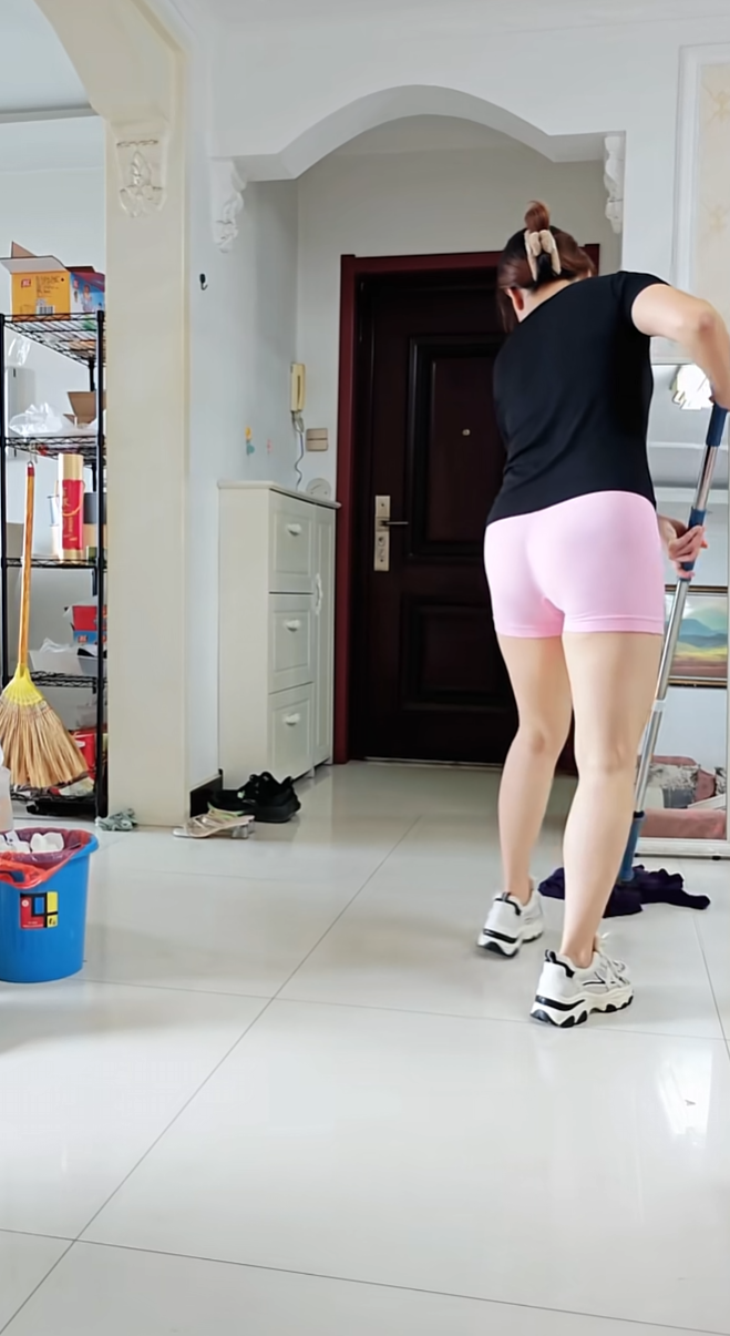 老婆在家的工作就是每天打扫卫生