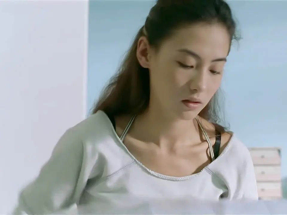 23岁的张柏芝素颜熬夜的脸长这样