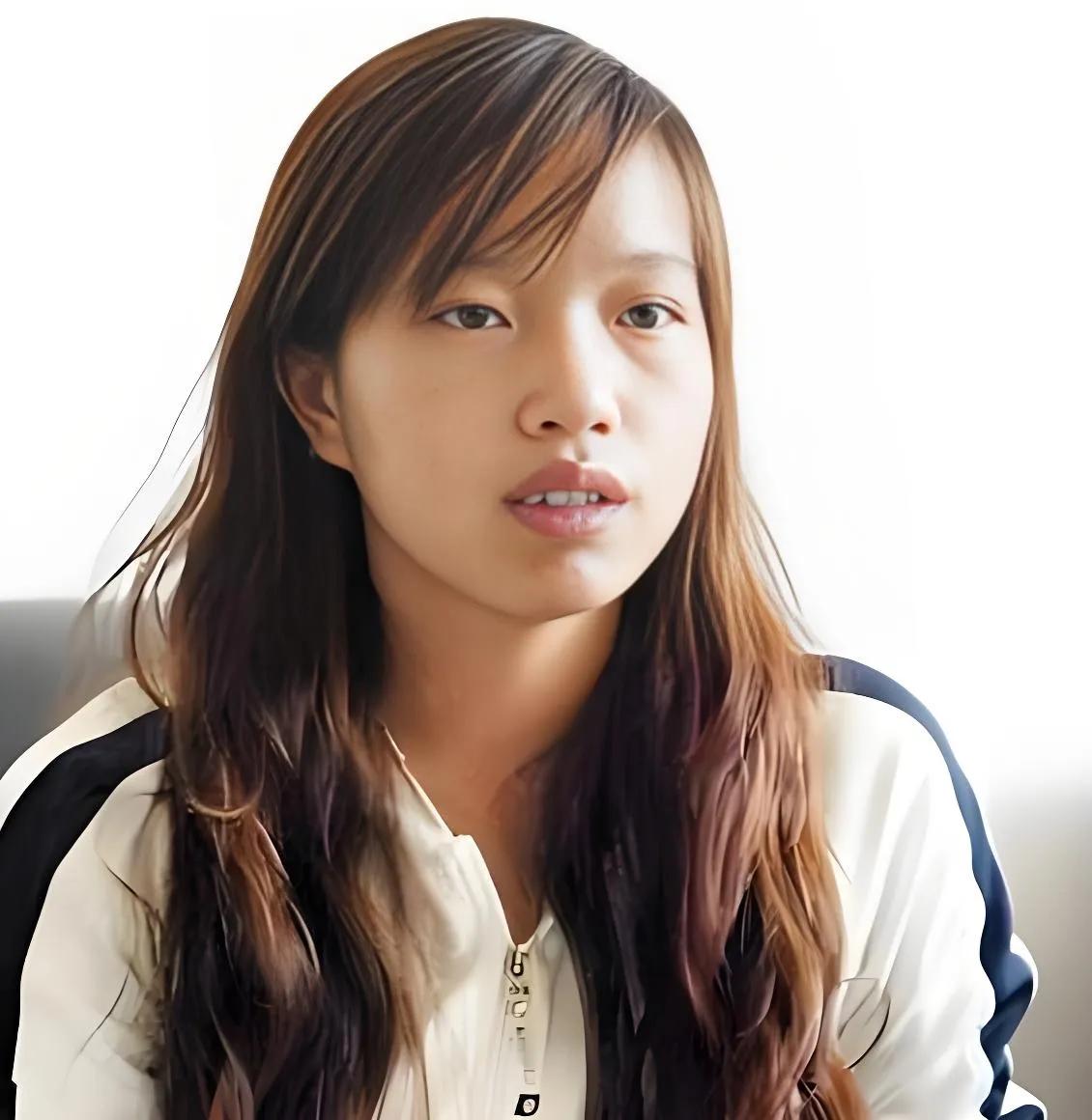 2004年，农村女孩罗彩霞考了514分，因想减轻家里负担，她报了专科，可虽然超出