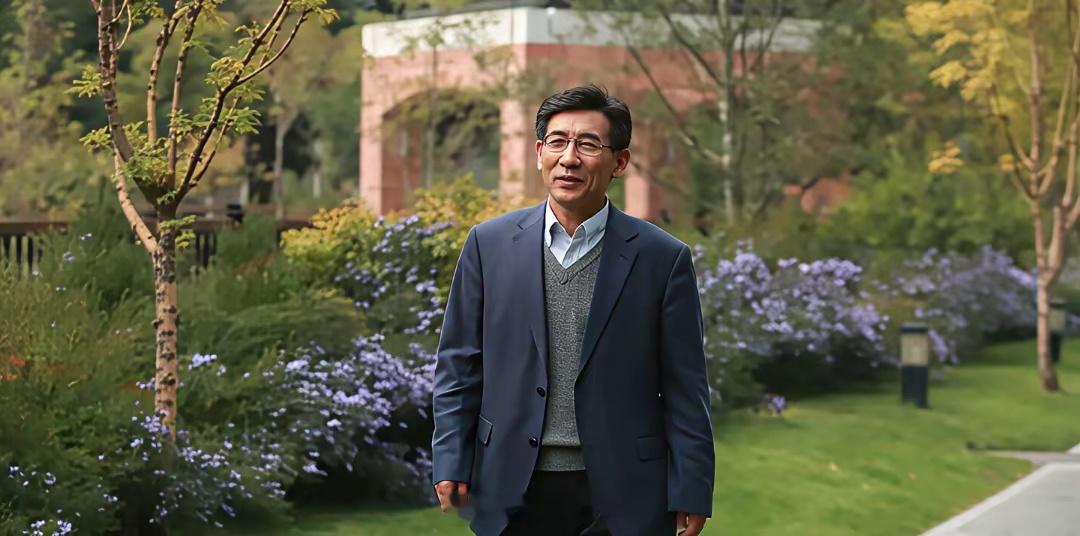 薛其坤，诺奖候选人，他现在的身份是南方科技大学校长。他带领团队在实验上首次观测到