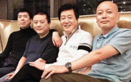 有一次冯小刚过生日，马未都兴高采烈地前来贺寿，他特意准备了一根收藏了十年的绿松石