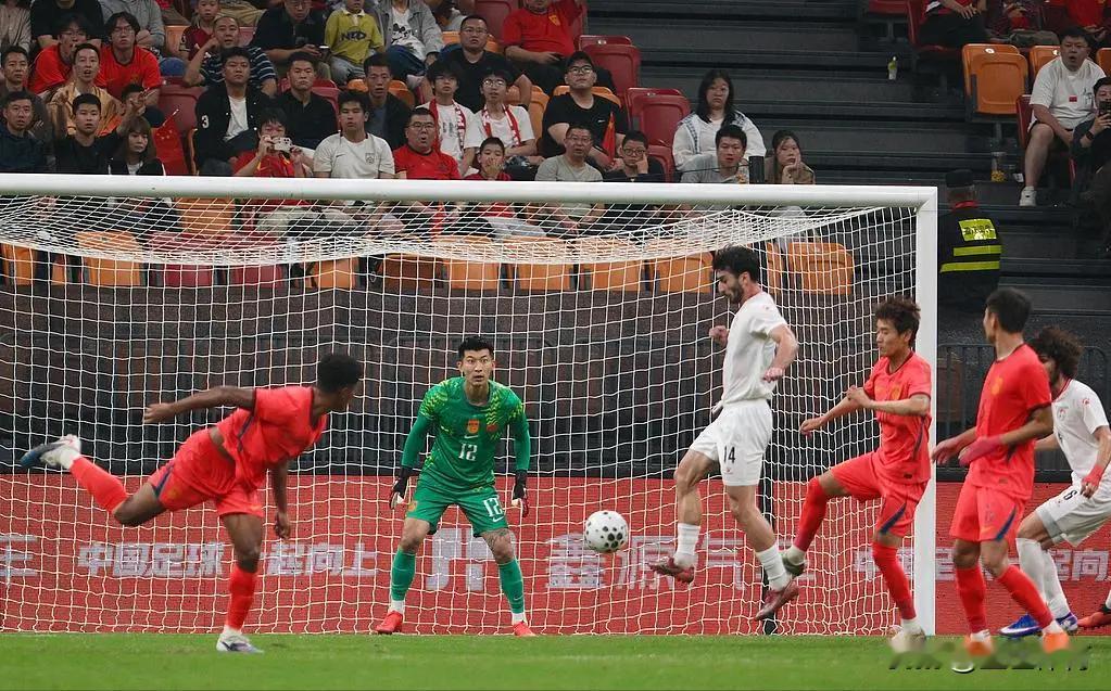 国足热身赛0-1塔吉克斯坦，韦世豪染红！主要球员打分：3人不及格！刘殿座（5
