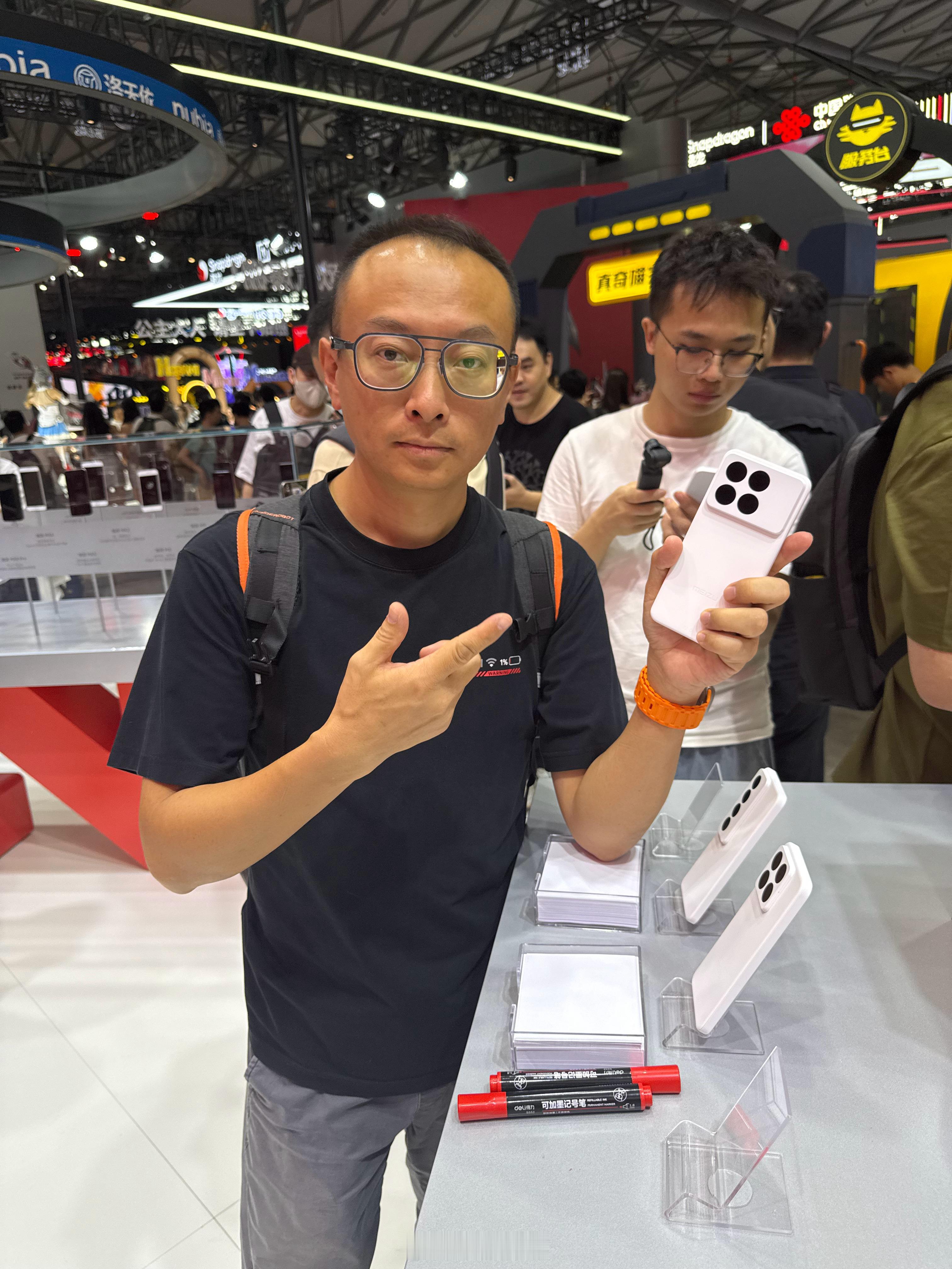 赚到了，今天居然提前体验到了魅族22手感首秀！来2025Chinajoy现场体