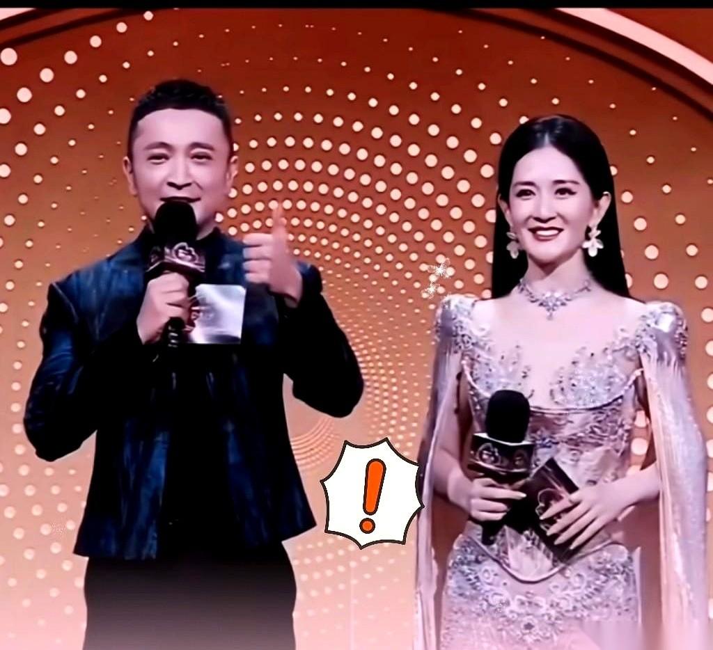 微博之夜那个场子，有个镜头真让人坐不住。主持人一开口，直接把陈楚生喊成了“陈楚