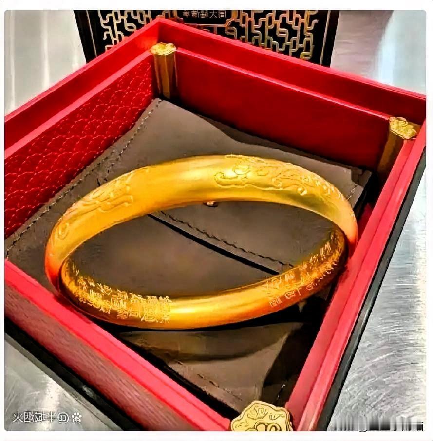 我姐姐得知未来儿媳怀孕后，直接把彩礼从8万8提升到12万8，还把三金换成了五金。