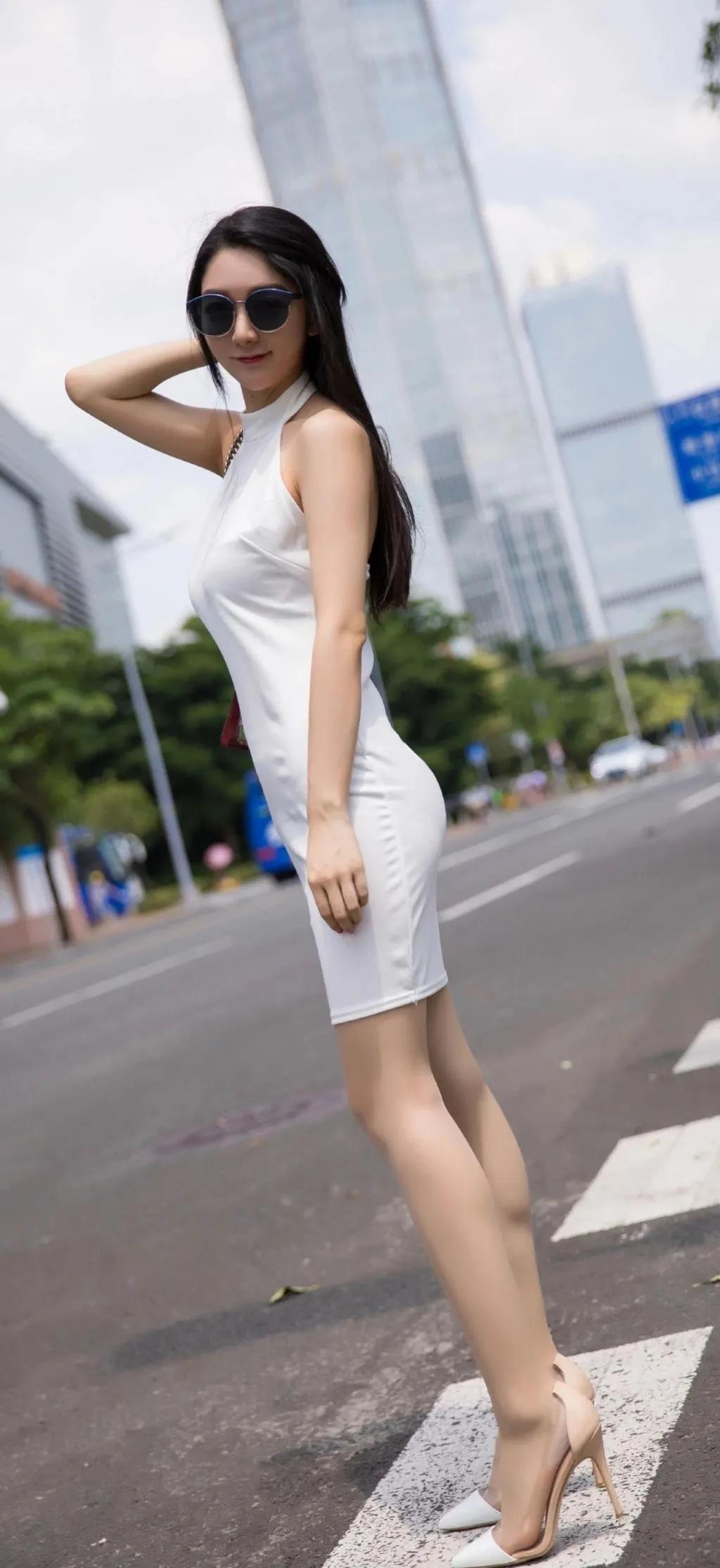 城市街拍，白裙墨镜时尚美女