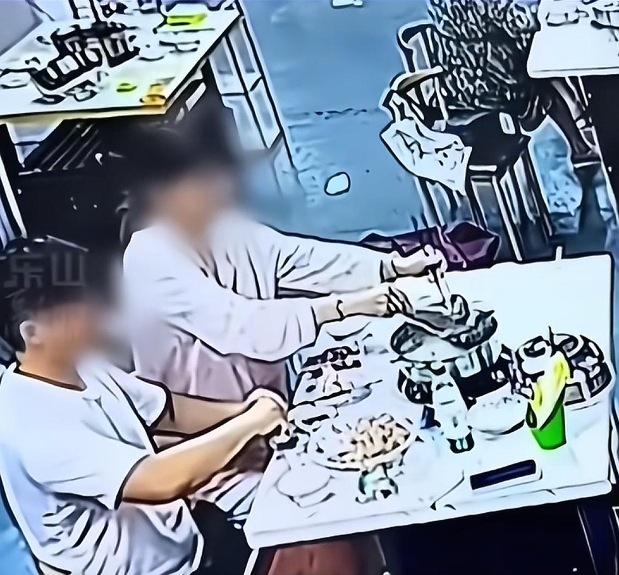 广东汕头，1男1女去吃80多元的火锅，被老板发现自带牛肉，老板虽有不满，但并未为