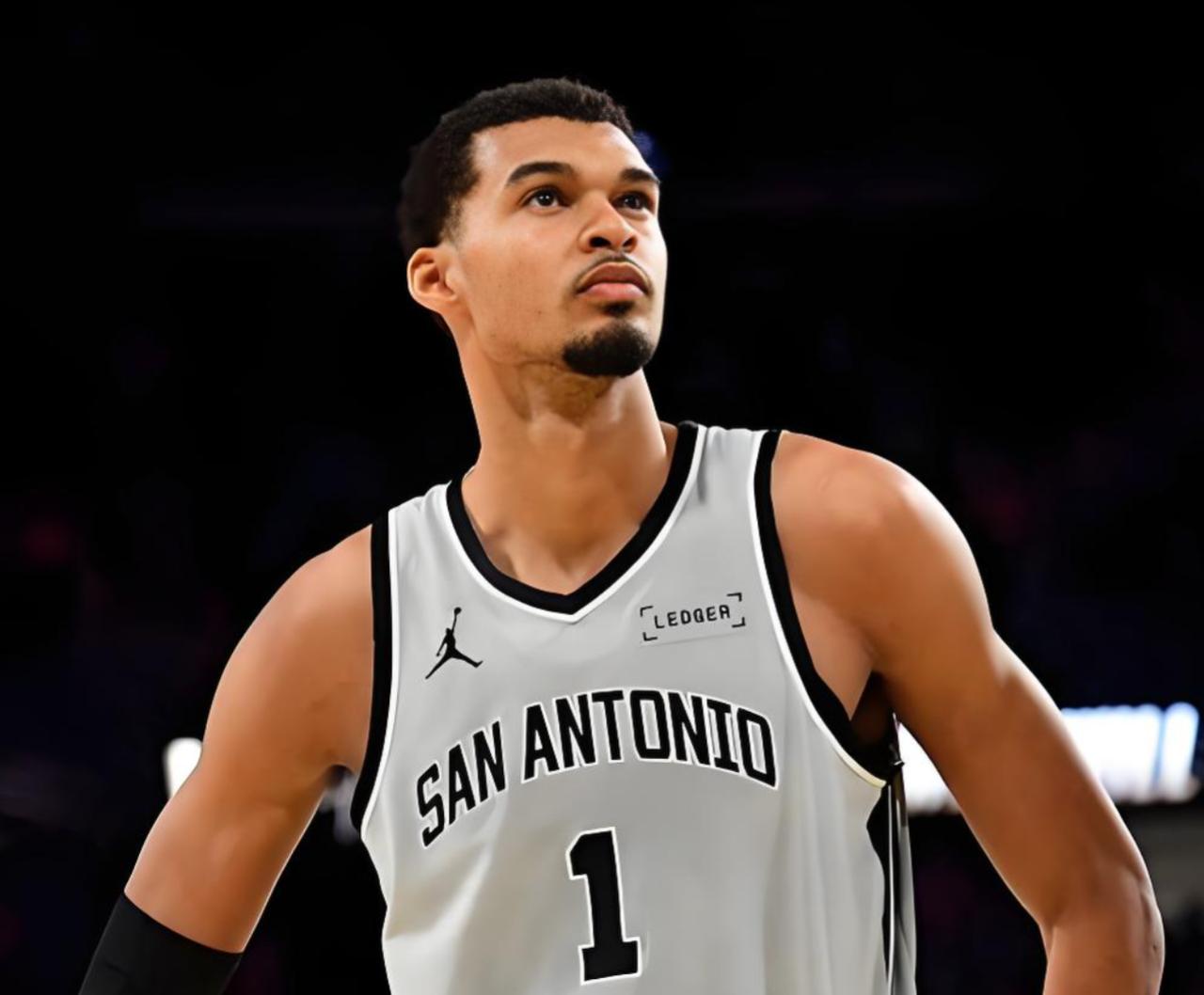 中肯，韦德点评文班亚马！纵观当今NBA联盟，新生代天才球员层出不穷，而马刺新星