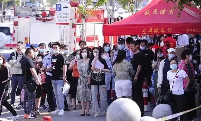 很多考生和家长，一直存在一个致命误区：觉得高考语文拉不开分，所有人分数都差