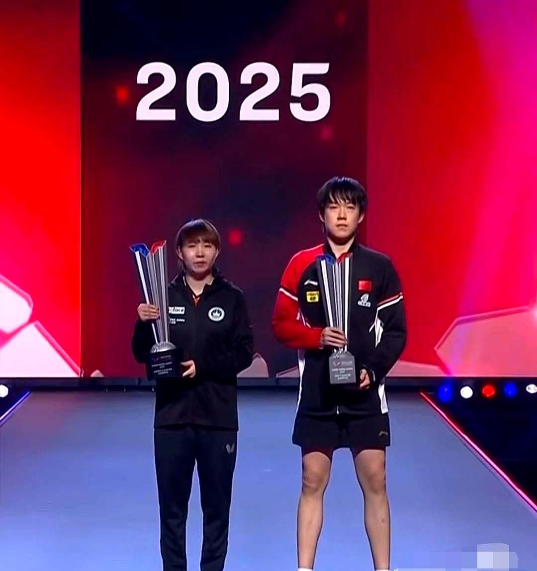 竞技体育最顶级的庆祝，不是面带微笑的礼貌握手，而是在巅峰相见时彻底卸下社交伪装。