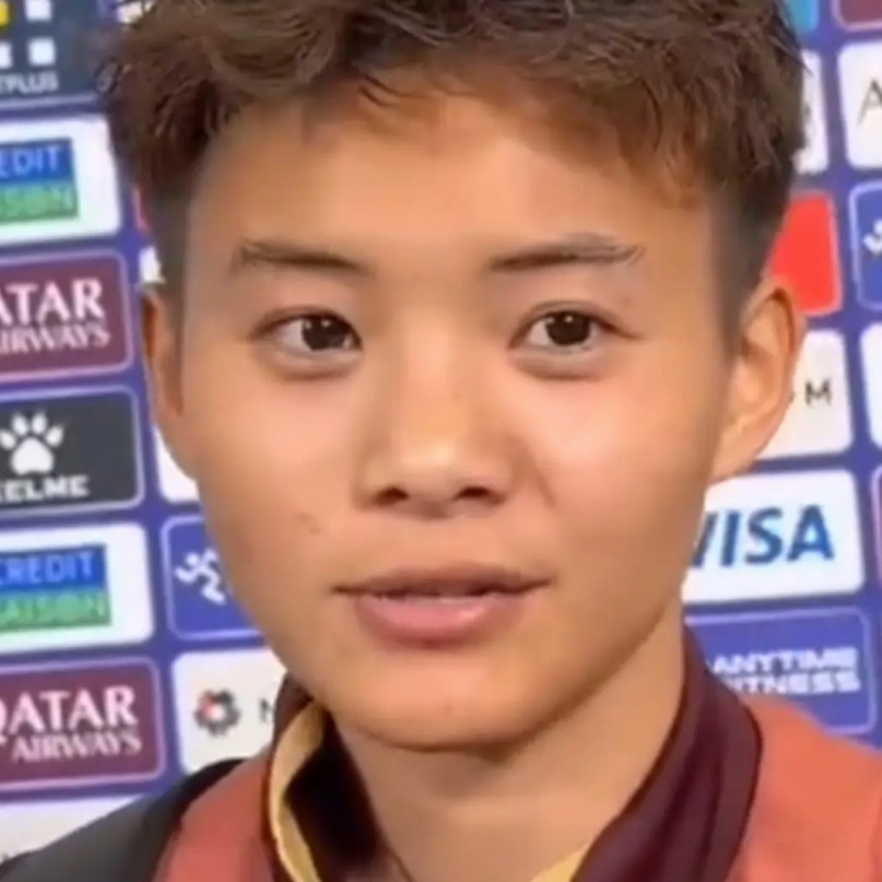 中国女足2：1朝鲜，赛后王霜接受采访，说了3句肺腑之言，让人瞬间点赞 1、