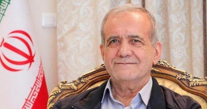 极度可笑的是，伊朗吃肉的时候，对中国防得严严实实，生怕中国占一点便宜，等到被美国