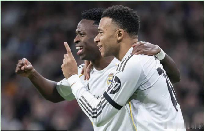 这场6-1，说白了不是套路赢球，而是一场憋太久后的爆发。维尼修斯把半个赛季的郁闷