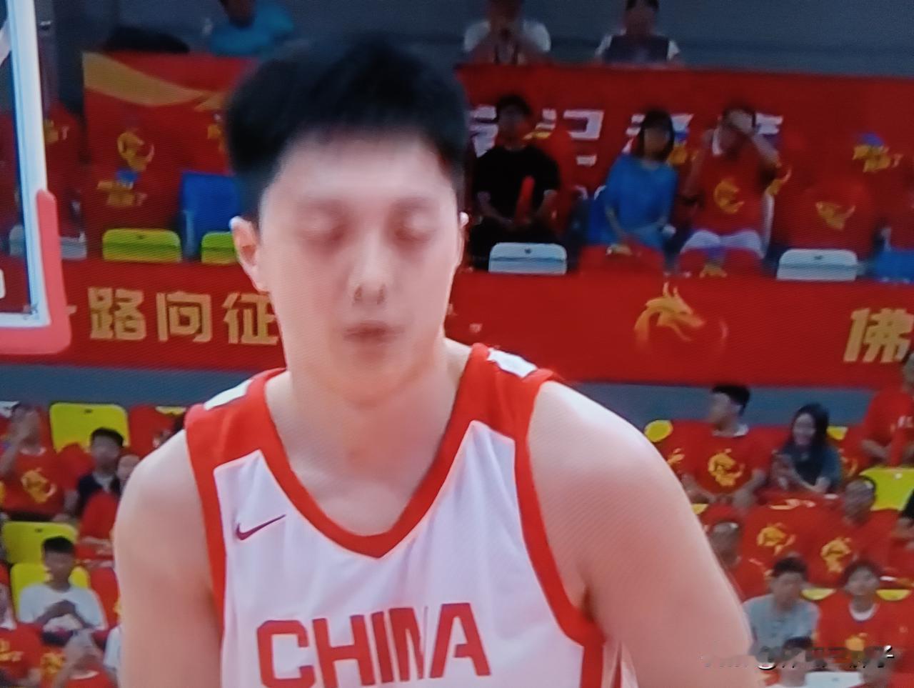 就事论事的说，胡明轩悬了，打不好没关系，但是不好好打，那就问题大了。与乌拉圭男篮