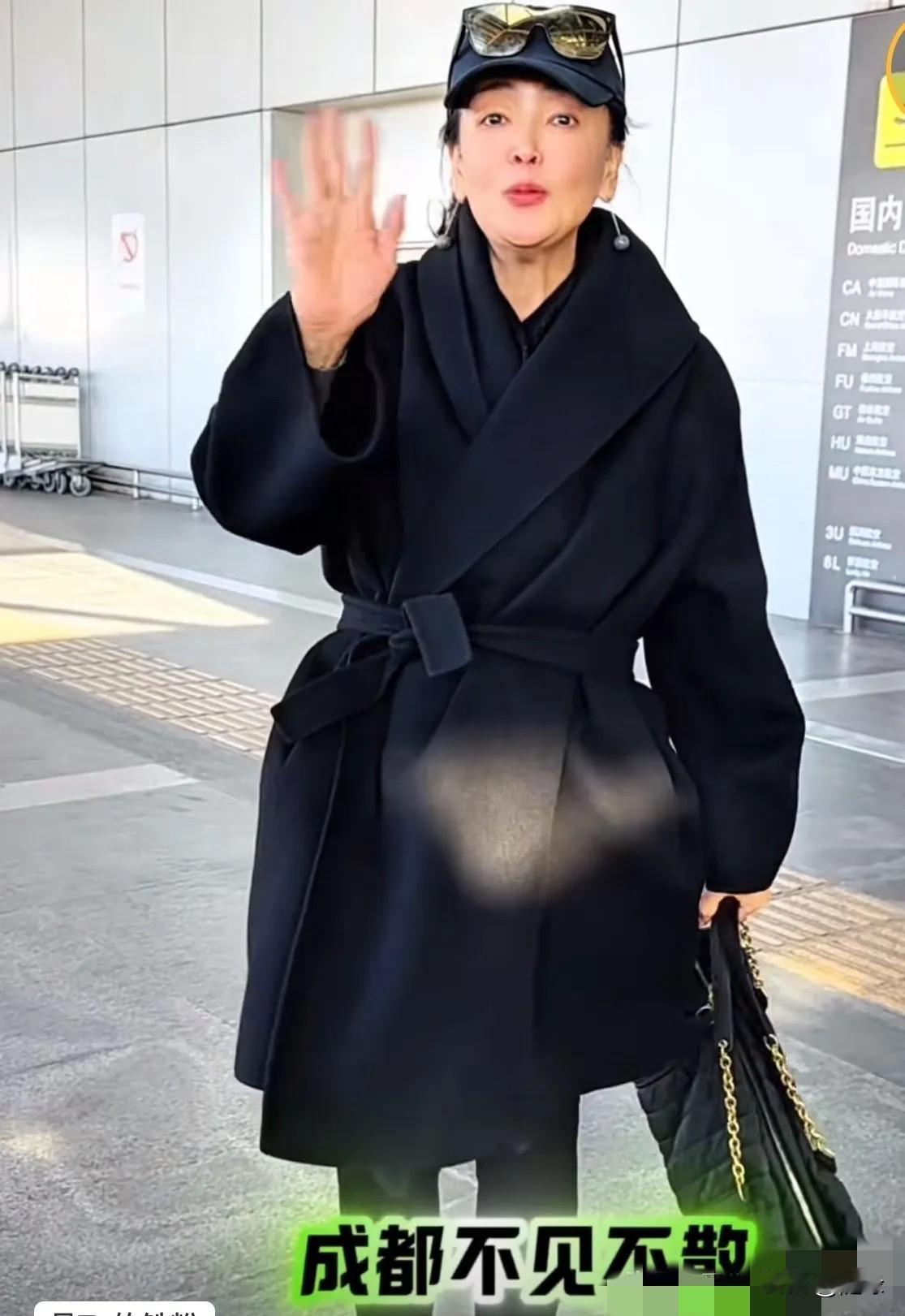 不知道，这次张兰成都之旅会不会开直播！按照惯例，她只要跟两个孩子在一起，谁也阻