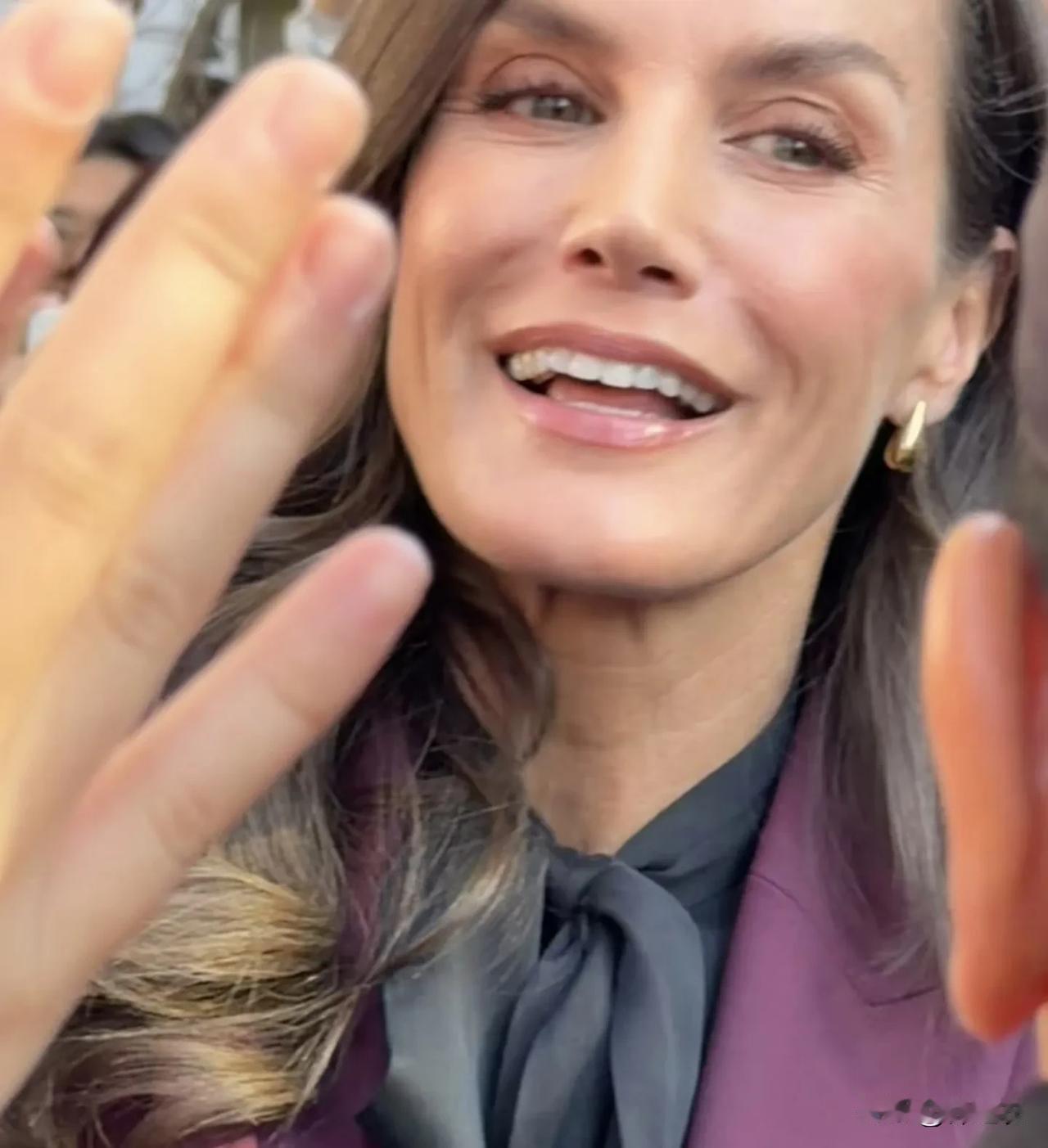 莱蒂齐亚王后在中国人气也很高的吧，虽然也有凑热闹的人，但是只要看八卦，刷视频。