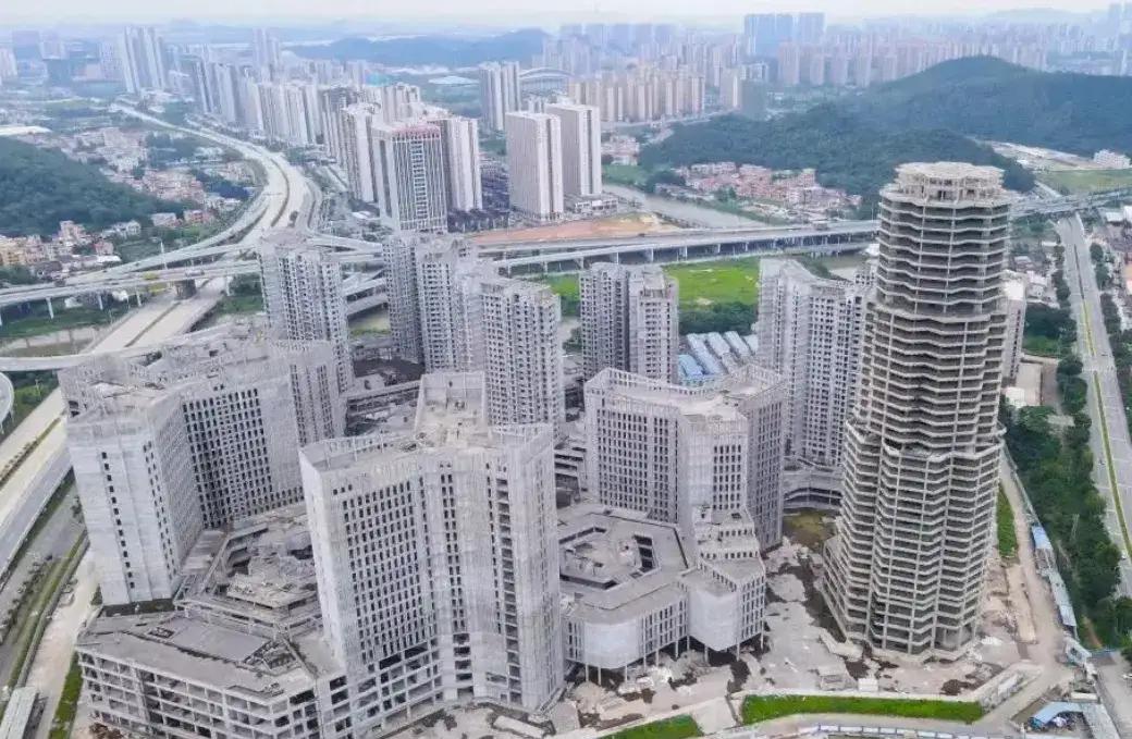 这个算是中国经济第一大省，大湾区广东江门最大的烂尾工程了吧！叫广东江门银蔡医院。