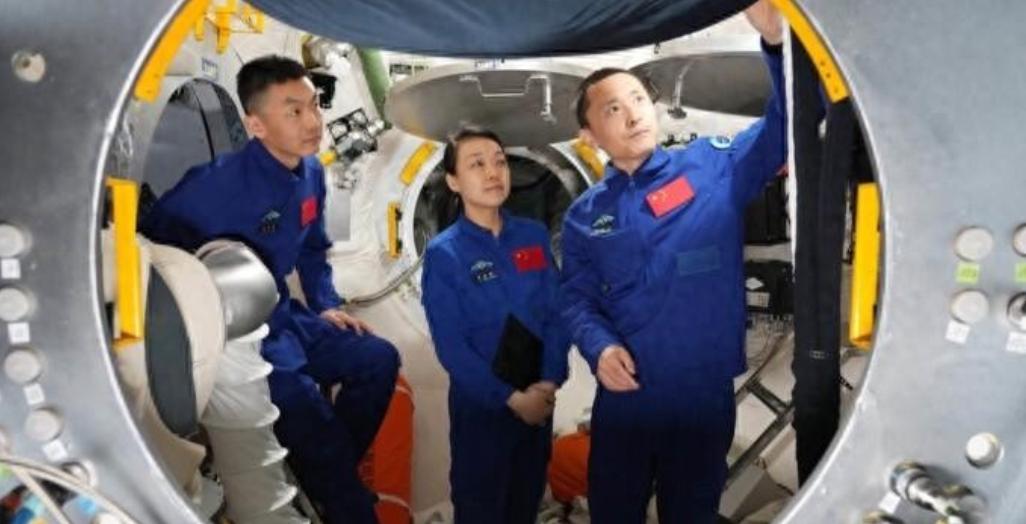 你敢信？神舟二十三号刚发射，三名航天员一起上去，最后却只回来俩——有一个人要在太
