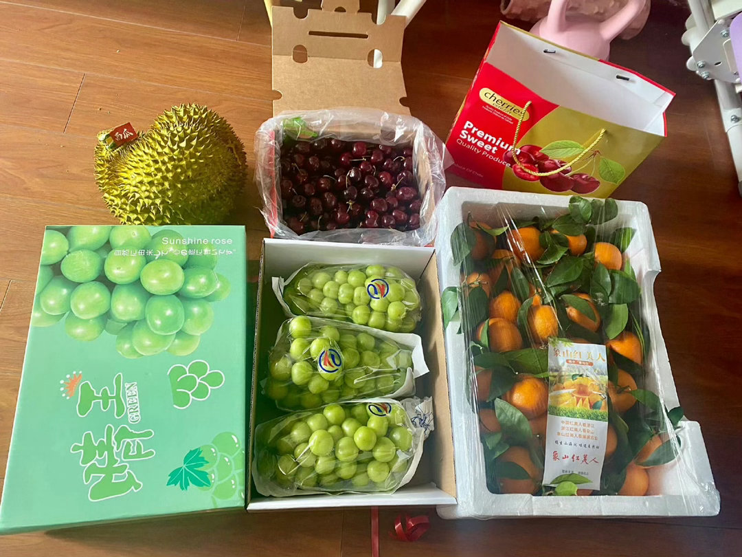 网上认识两天的大哥，送来的水果​​​