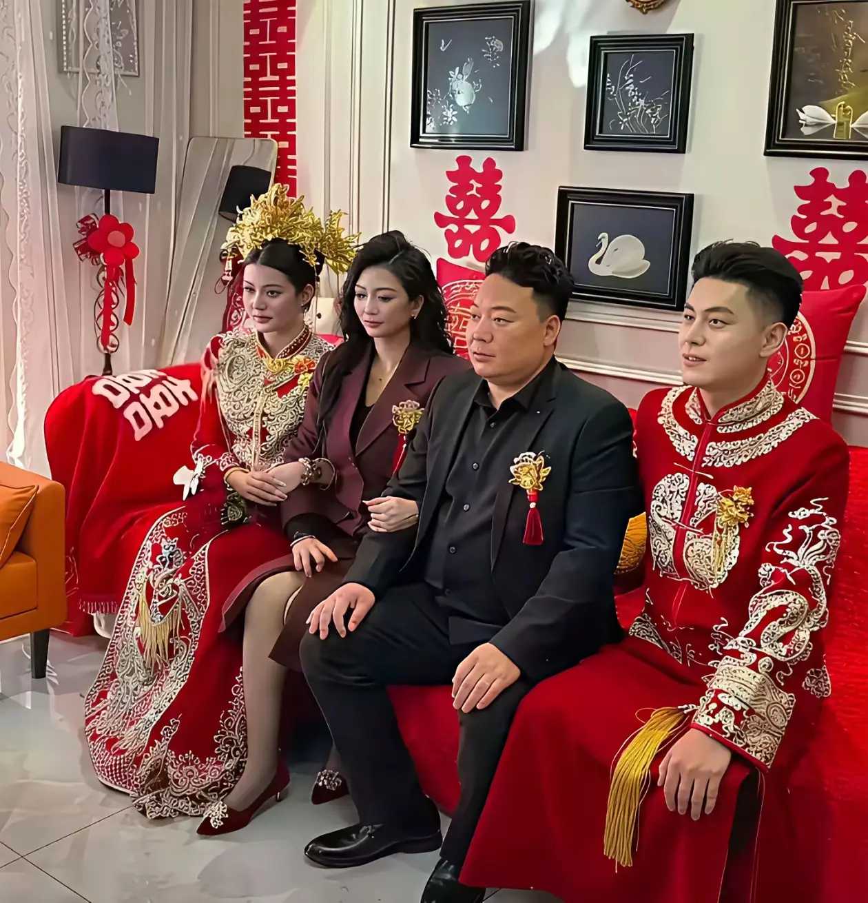 这新娘还没有妈妈好看啊