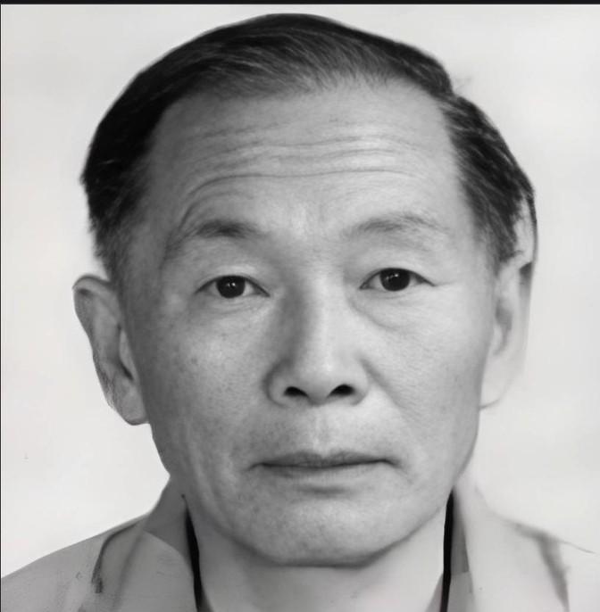 1989年，几名美国中情局探员突然出现在一位中国老人的家门口，出示证件后，直接对