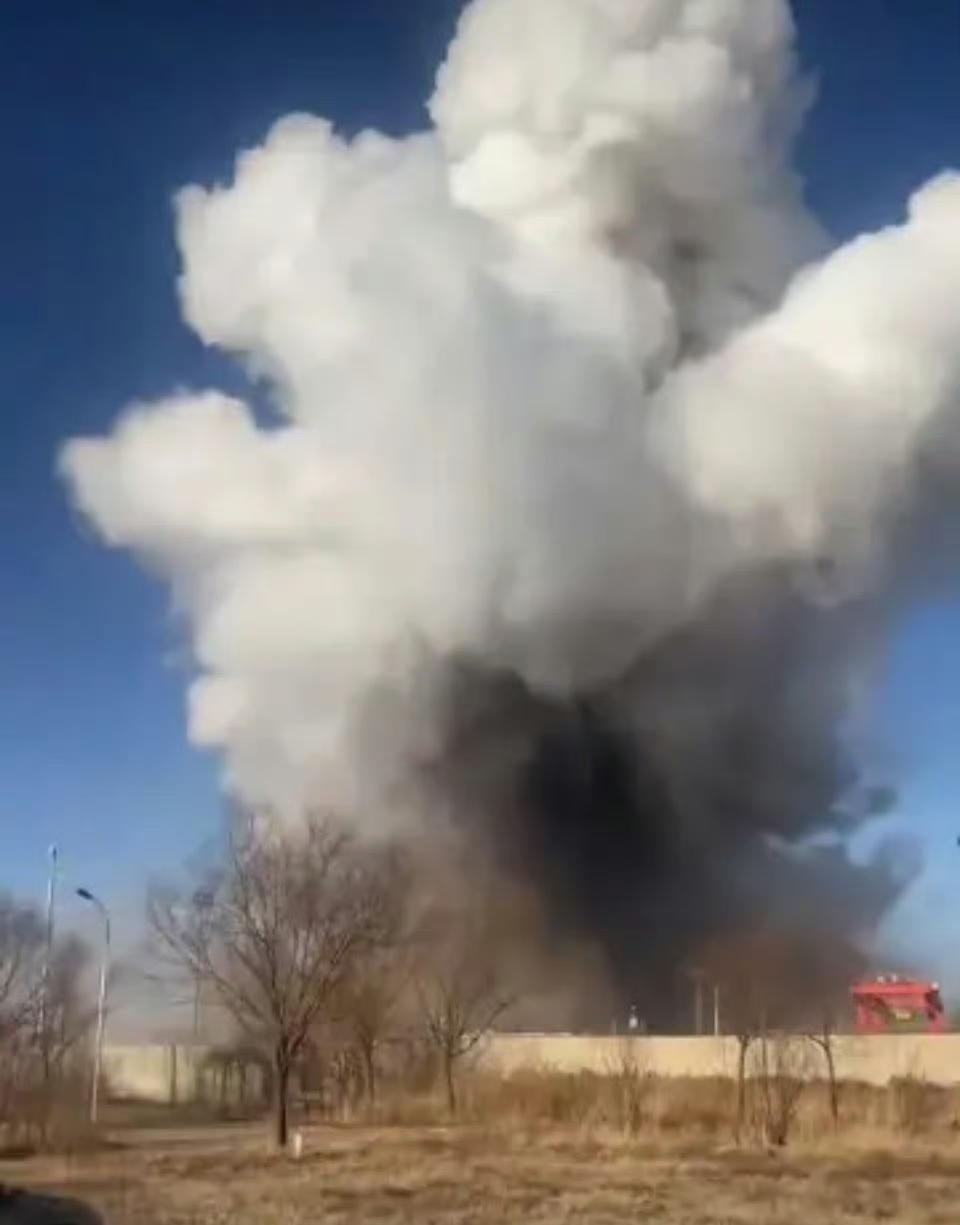 包钢股份那家板材厂，平时轰隆隆的机器声大家听惯了，谁也没料到今儿个会炸出个大动静