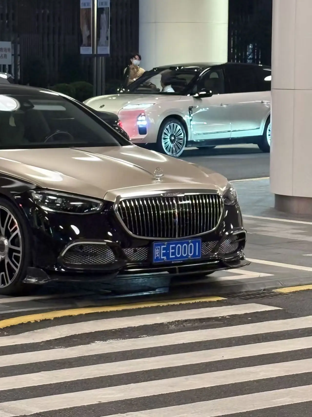 迈巴赫奔驰街拍豪车<i...