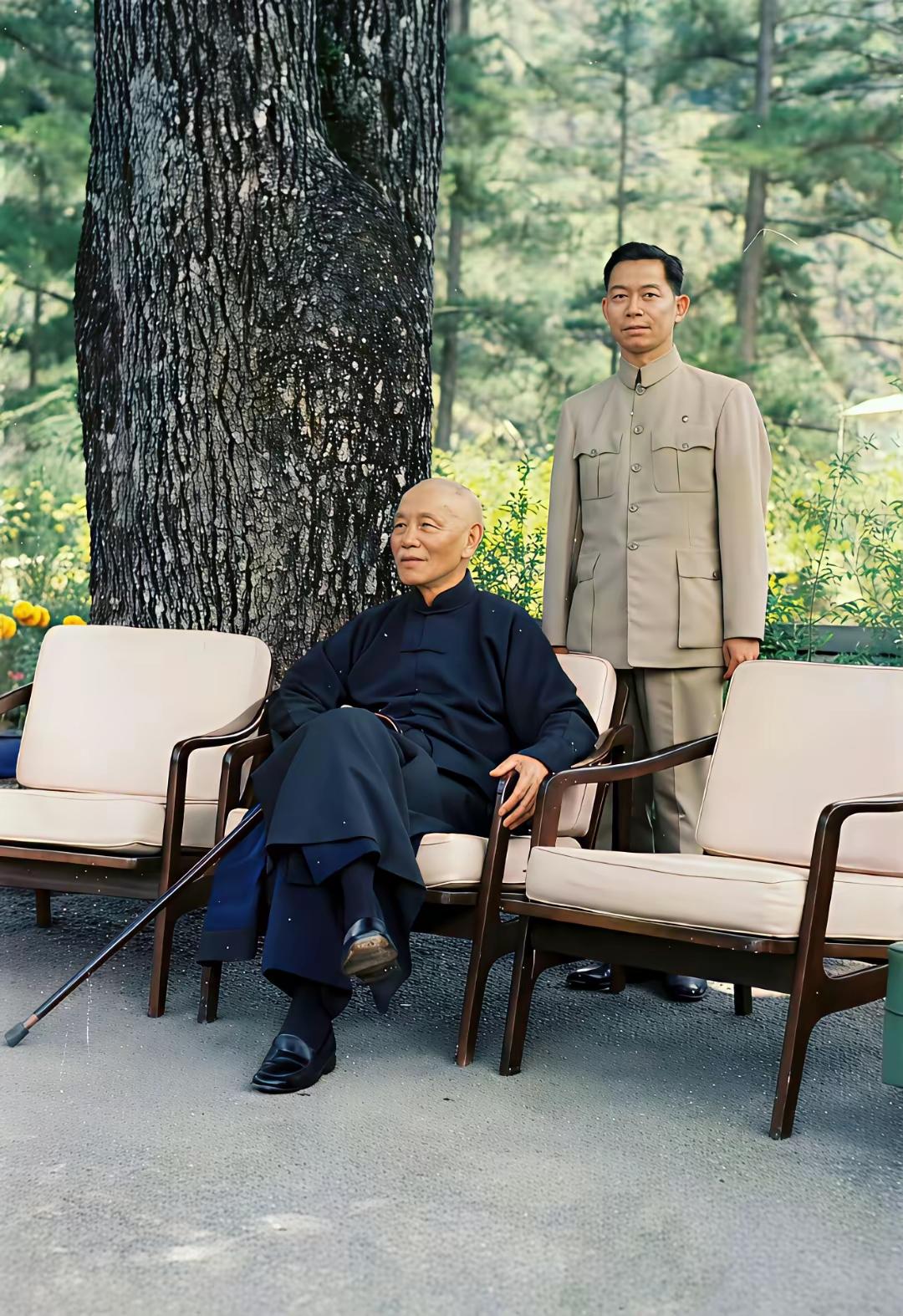 后面这个男人是谁啊？看着好挺拔好帅气。