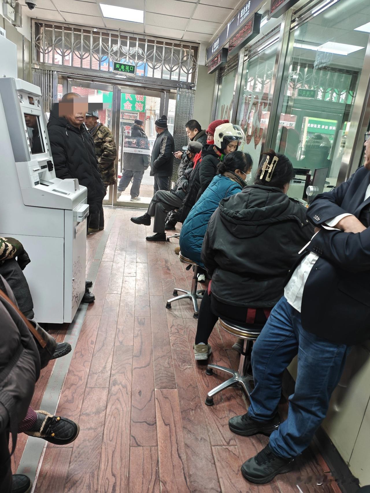 工商行彻底被锦州银行整崩了！以前、悠哉悠哉的好日子、一去不复返了。从早到晚人